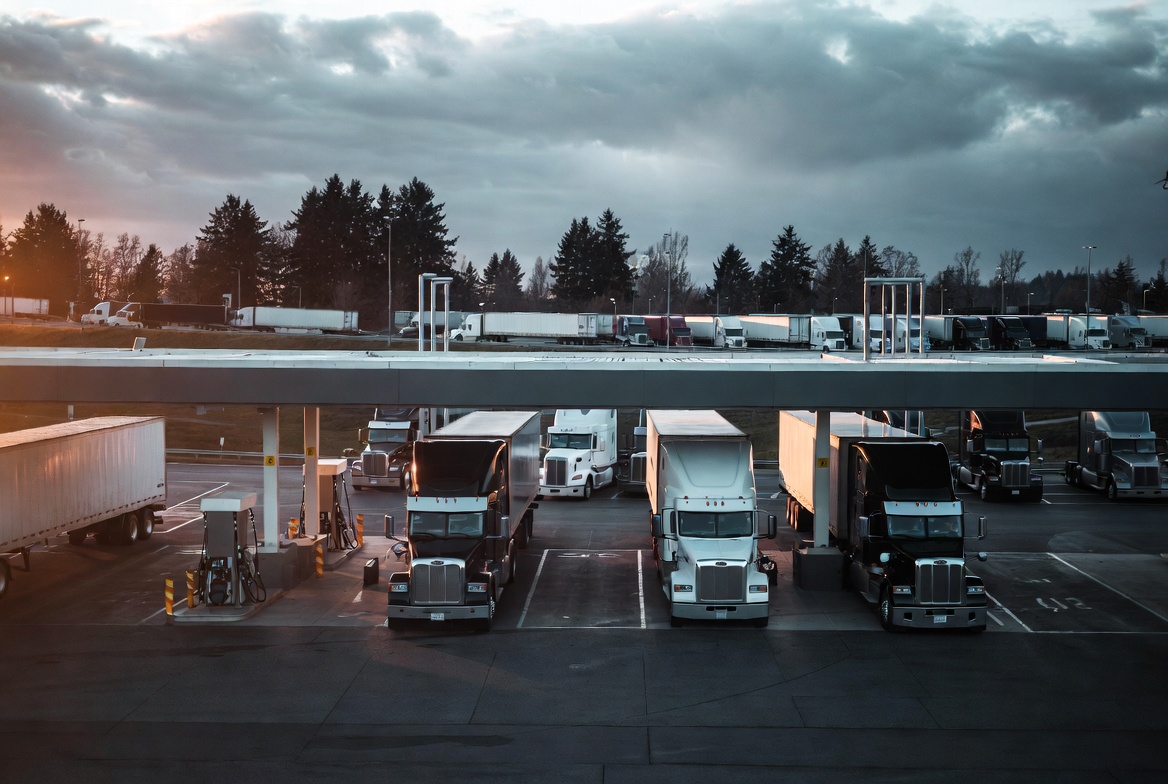 Fife, WA — semi-truck glass service area